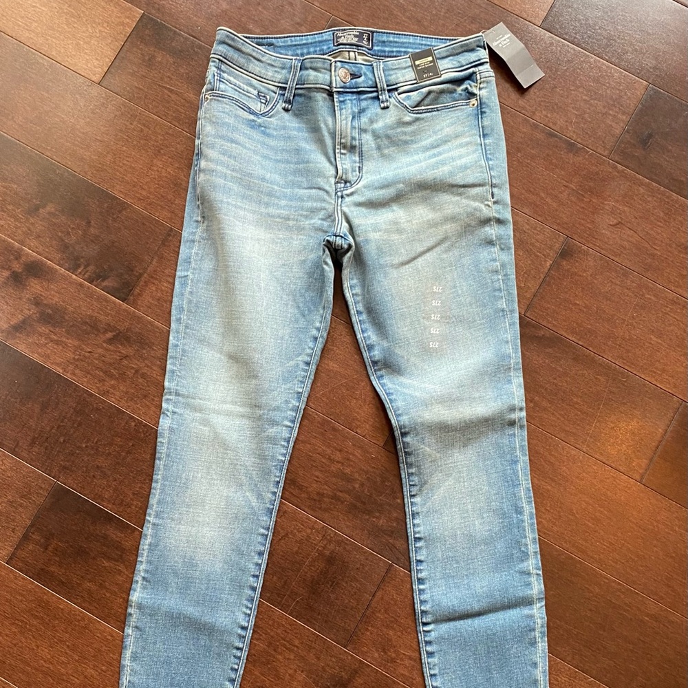Abercrombie & Fitch HARPER low rise super skinny Jean - NWT